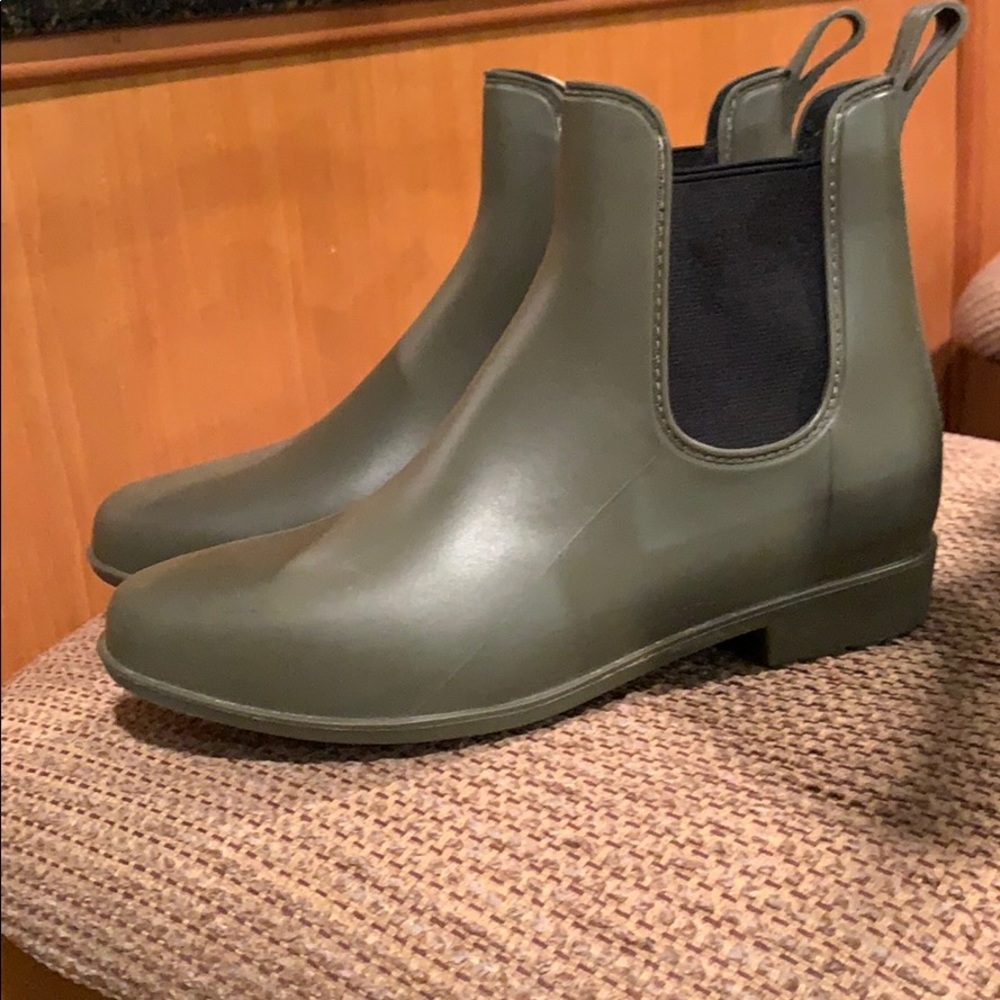 Hunter green rainboots